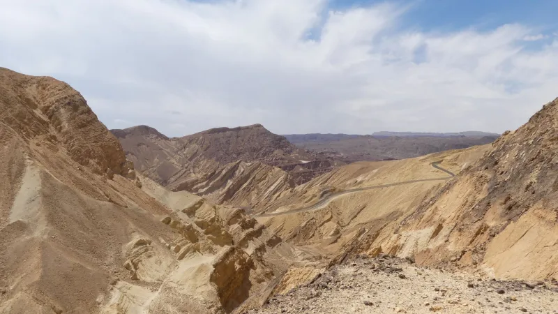 המפה לא תציל אותך: ההנחות שאמריקאים לוקחים לשביל הישראלי ואיך הן הופכות לסכנה