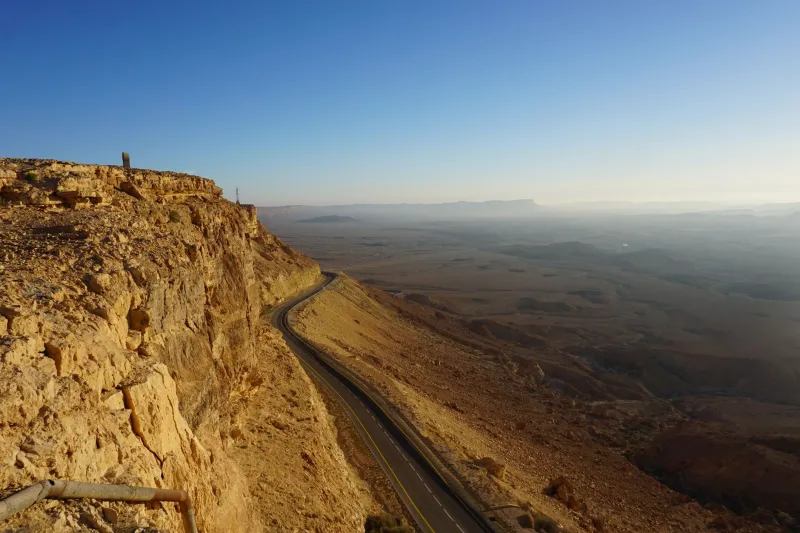 מה הסלעים זוכרים: קריאת ההיסטוריה הגיאולוגית של ישראל דרך רגליים ועיניים פקוחות